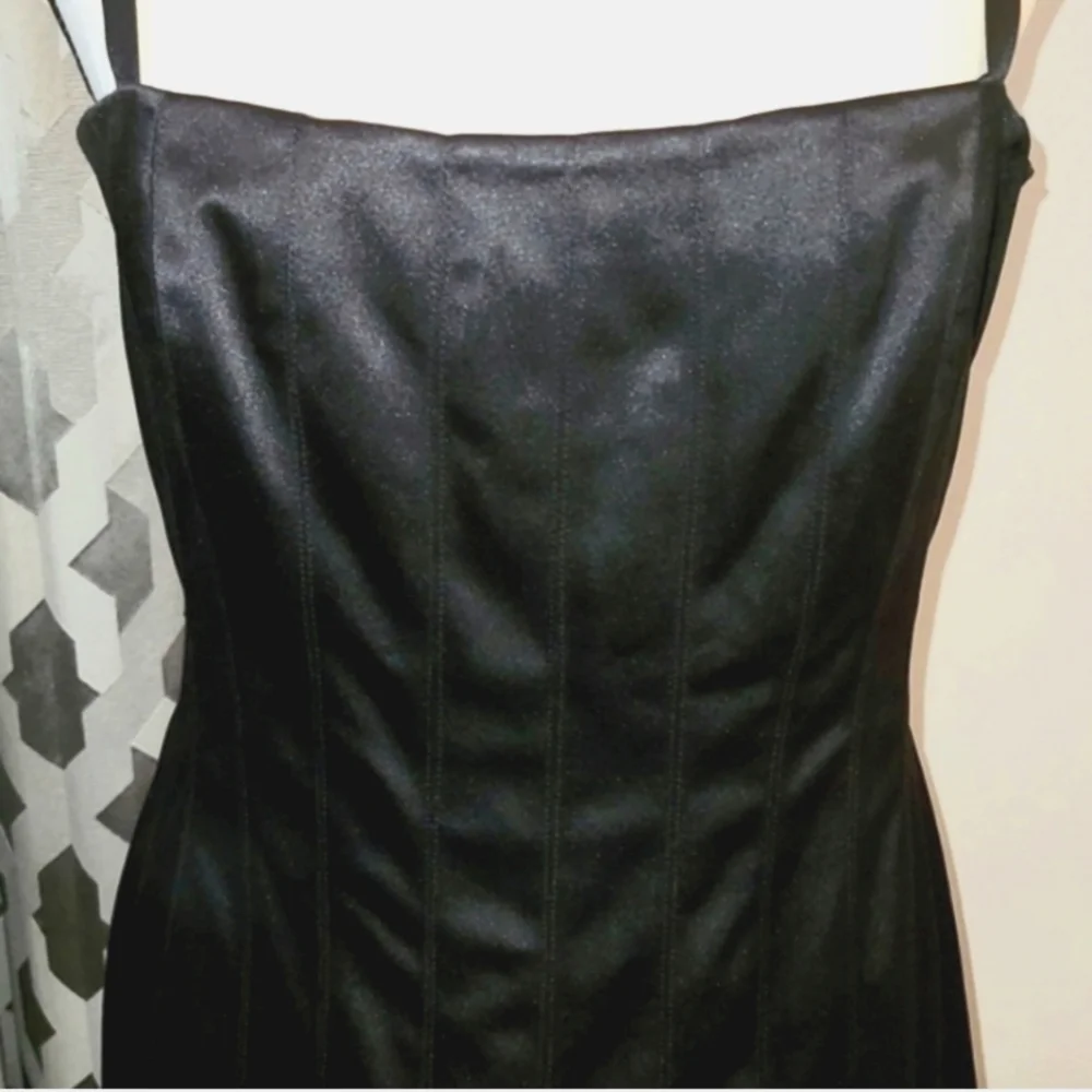 New Nine West satin cocktail dress. Beautiful seams & fishtail bottom. Size 8. - Picture 6 of 8